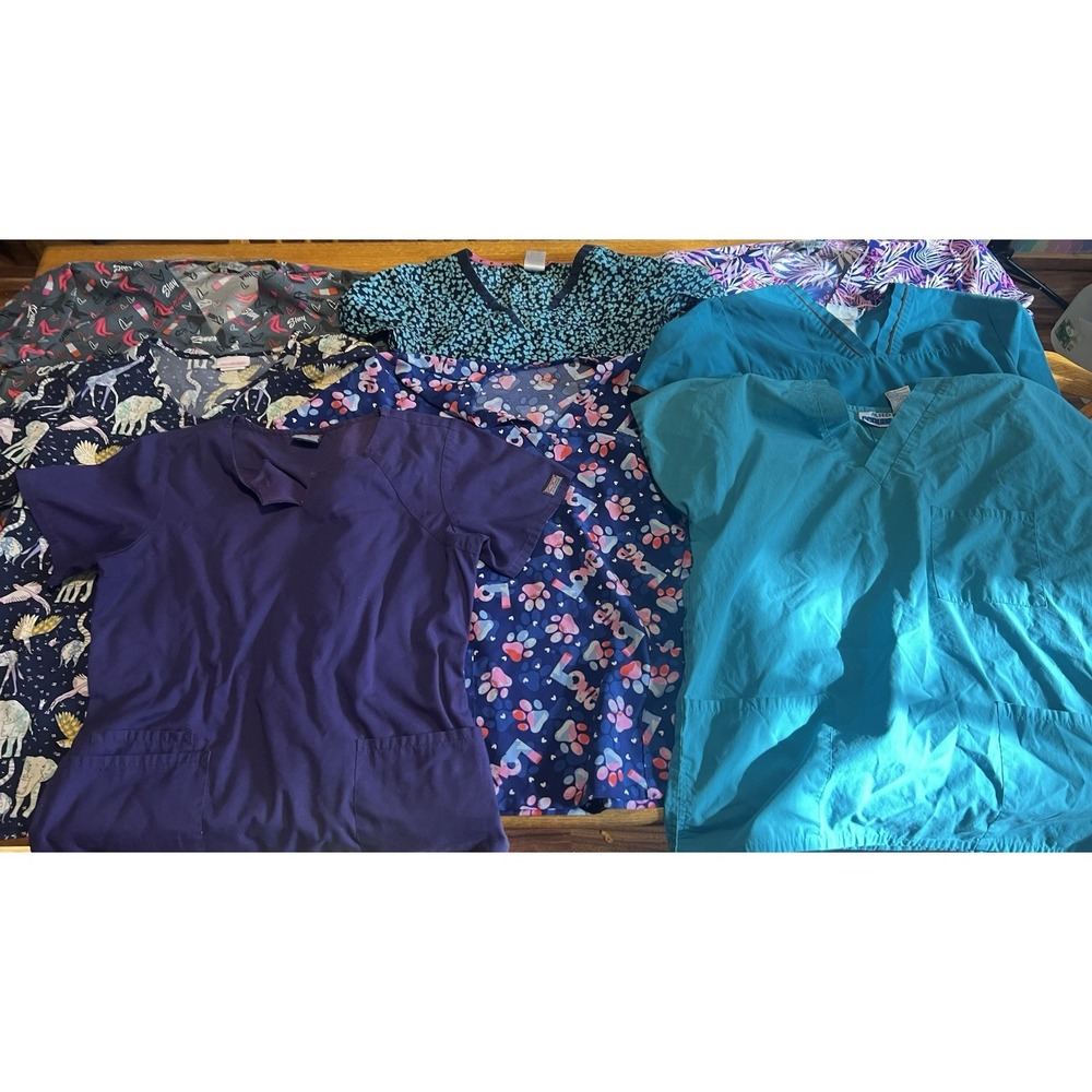 Lot Of 8 Women's Scrubs Size M‎